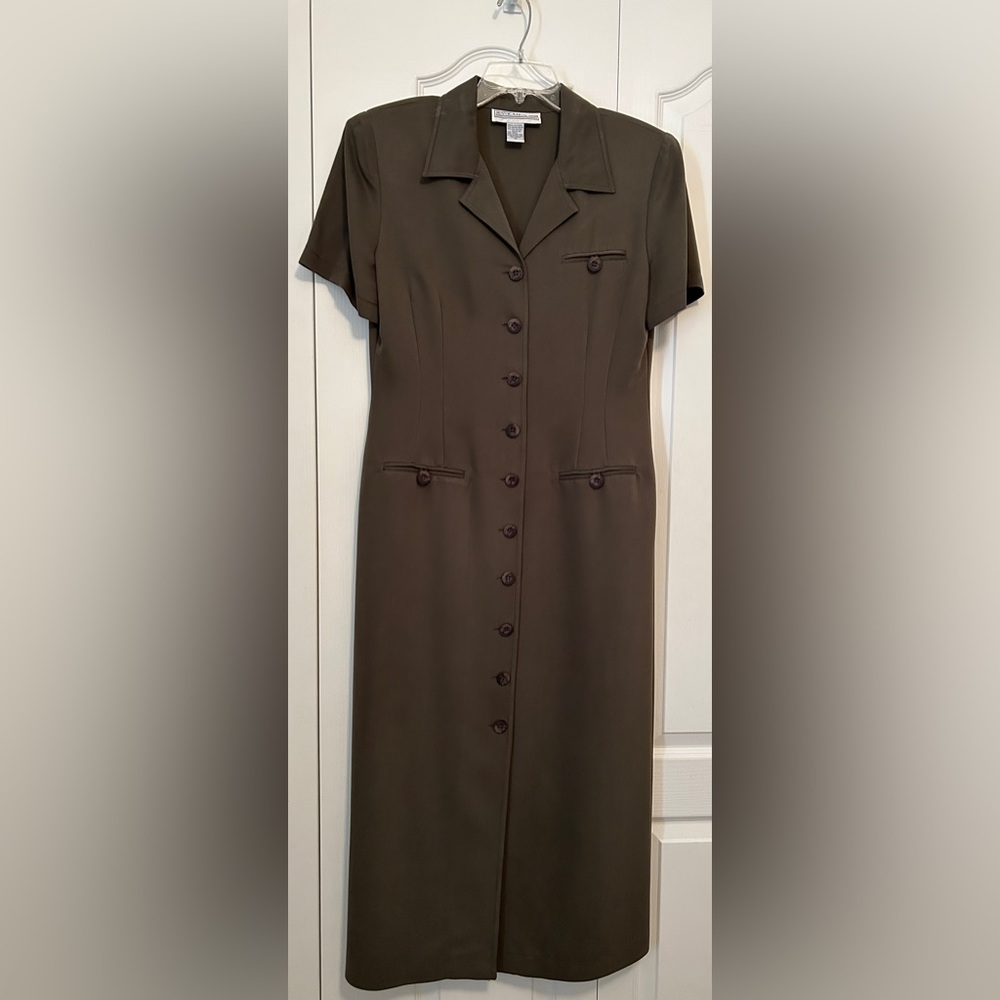 Jessica Howard: Olive colored button front, short sleeve, long dress. Size 12